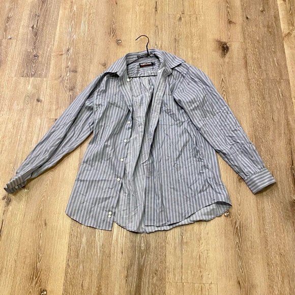 Office Siren Grey Button Up Top, great condition. - Picture 5 of 9